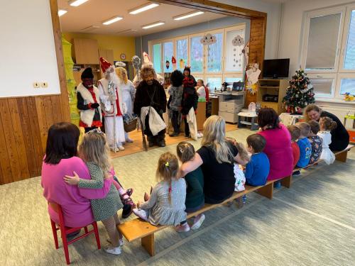 Hudry, hudry, dupy, dupy, čert nám leze do chalupy