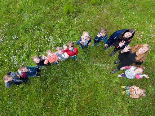 Pozorování dronu v parku