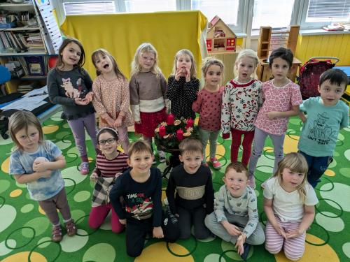 Hudry, hudry, dupy, dupy, čert k nám leze do chaluoy